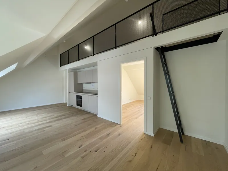 Zweizimmerwohnung im Dachgeschoss mit Badewanne — photo 1